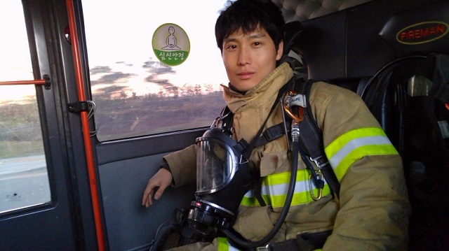 인천 가정동 공사장 화재현장에서 근로자를 구출한 한의섭 소방교가 LG 의인상을 받았다.