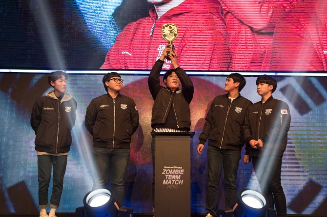 넥슨 온라인 FPS게임 ‘카운터스트라이크 온라인’ ‘좀비 팀 매치 히어로’ 대회에서 한국 대표 ‘Sephiroth’팀이 17일 최종 우승을 차지했다. 