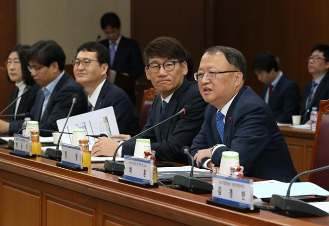 한승희 국세청장은 11월 22일 서울지방국세청에서 열린 국세행정개혁위원회에서 “국민의 신뢰가 손상된 일이 발생한 것에 대해 진심으로 사과의 말씀을 드린다”고 밝혔다. 사진=국세청 제공