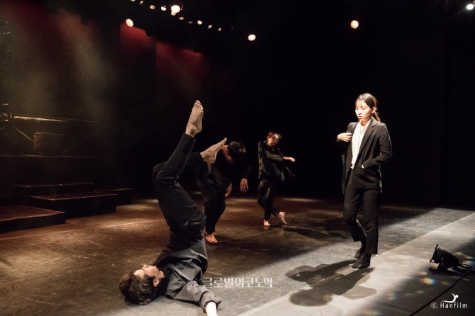 황찬용 안무의 『개미의 때늦은 고백』