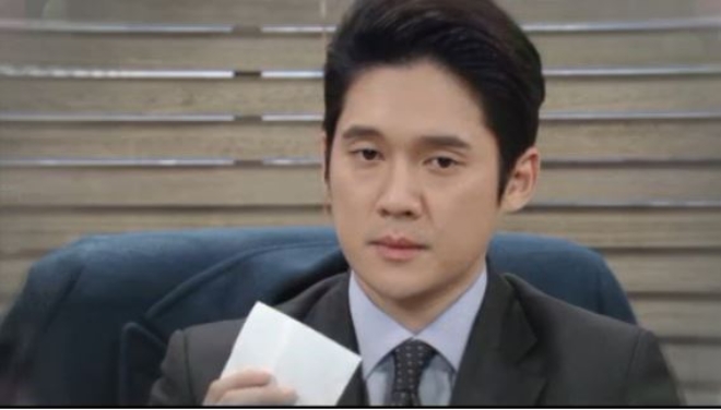 '내 남자의 비밀' 송창의, 결국 그 자리로...이렇게 하면 아무도 모를 줄 알았는데? 67회줄거리예고·재방송·몇부작 안내...12월 28일(목요일) KBS 2TV 편성표에 따르면 저녁 7시 50분 KBS 2TV 일일드라마 ‘내 남자의 비밀’ 67회가 방송된다. 총 100부작으로 꾸며진 일일연속극 ‘내 남자의 비밀’에서는 강재욱(송창의 분/1인2역), 한지섭(송창의 분/1인2역), 진해림(박정아 분), 기서라(강세정 분) 엇갈린 운명의 장난은 끝나지 않는다.  /사진=KBS 2TV 일일연속극 '내 남자의 비밀' 67회 줄거리 미리보기 예고 영상 캡처