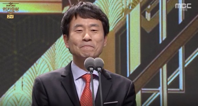 MBC는 연기대상 마지막 시상자로 무명 배우 최교식을 시상자로 내세워 눈길을 끈다. 사진 = 배우 최교식