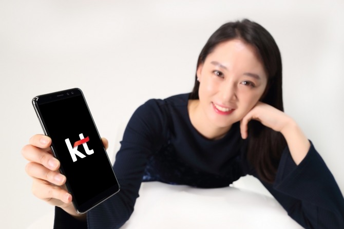 KT가 오는 5일 출시 예정인 삼성전자 ‘갤럭시A8 (2018)’ 사전 예약판매를 2일부터 시작한다.