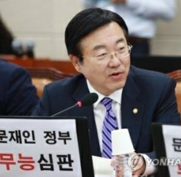 김종석 의원이 지난 4일 한 시민에게 욕설 문자를 보낸 데 대한 입장을 공개했다. 사진=김종석 의원 SNS 캡처