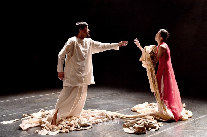 이영림 안무의 『야경(夜景)』