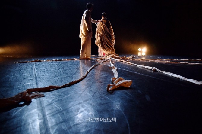 이영림 안무의 『야경(夜景)』