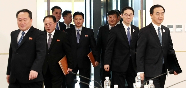 남북한이 9일 평창올림픽을 계기로 북한 대표단이 방남하고, 군사당국회담을 개최하며 '민족 문제는 민족끼리 푼다'는 취지의 보도문에 합의했다. 사진=뉴시스