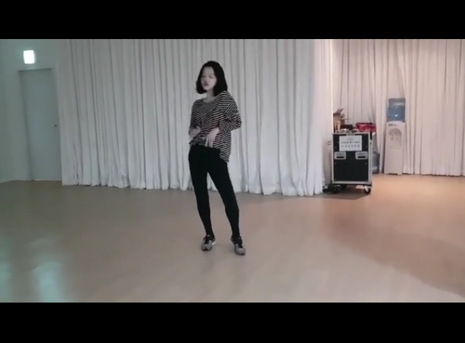 배우 설리가 자신의 인스타그램에 춤을 추는 동영상을 올렸다. 사진=설리 인스타그램