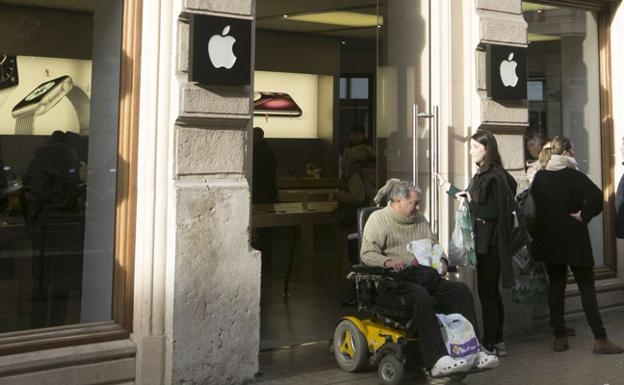 지난해 12월 발렌시아에 입점한 애플 스토어에서 새해 두 번째 아이폰 배터리 발화 사고가 발생했다. 자료=lasprovincias’