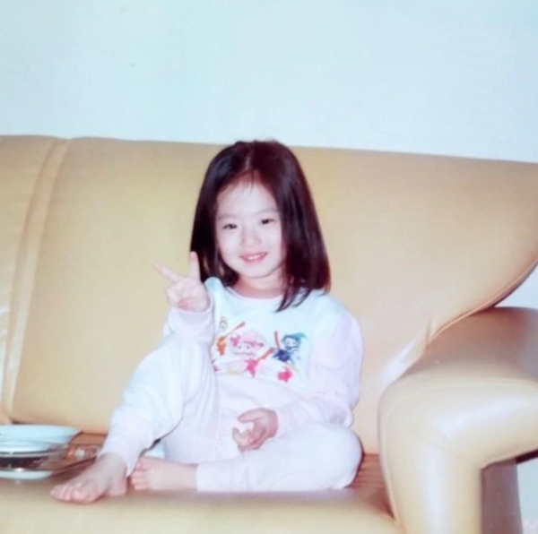 가수 유설의 어릴 적 모습이 화제다. 사진=유설 sns 캡처