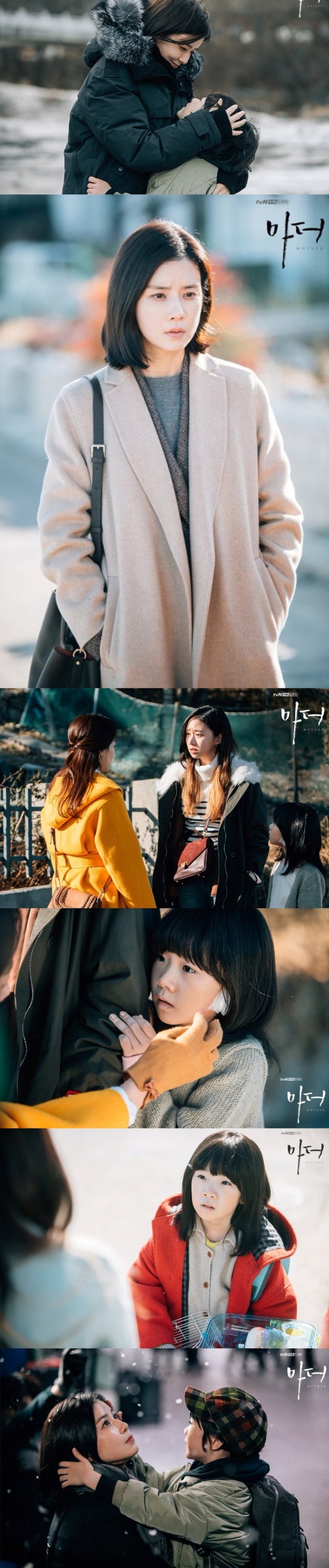 tvN 새 수목드라마 '마더' 에서 교사 강수진 역을 맡은 이보영과 학대받는 소녀 혜나 역의 허율 스틸 컷이 지난 16일 공개돼 기대감을 높이고 있다. 사진=tvN 제공
