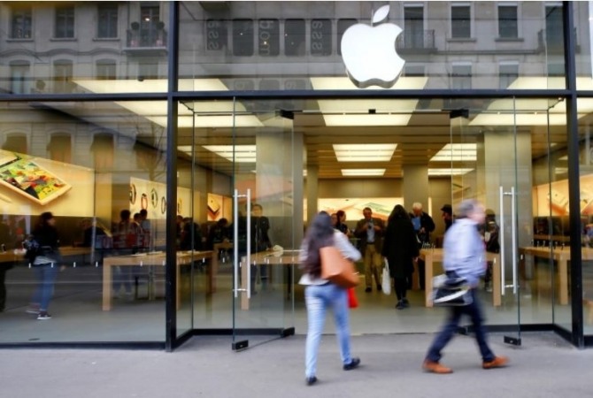 스위스 취리히의 애플 스토어. 향후 5년간 미국 경제에 대한 애플의 기여도는 3500억달러를 넘을 것으로 예상된다. 사진=로이터/뉴스1