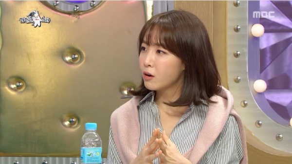 작사가 김이나가 라디오스타에 출연해 12년째 아이를 낳지 않는 이유를 밝혔다. 출처=MBC