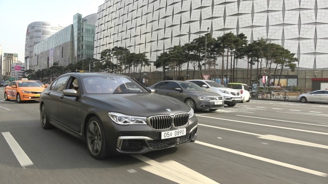 사진 = BMW M760Li xDrive 앞모습