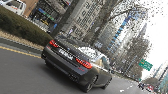 사진 = BMW M760Li xDrive 뒷모습