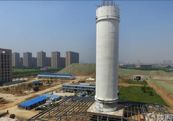 산시성(陕西省) 시안(西安)에 만들어진 세계 최대의 공기청정기는 높이 100m의 타워형으로 제작됐다. 자료=SCMP
