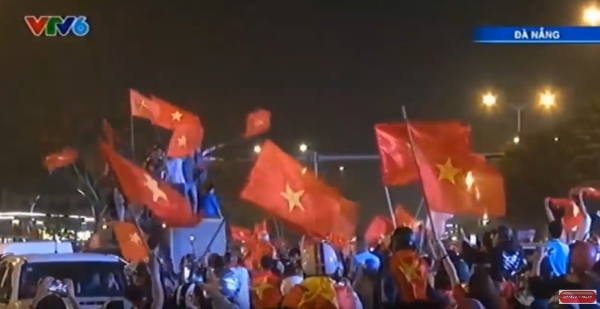 베트남이 결승에 진출하자 현지 언론들은 “역사적인 승리에 길거리는 사람들로 가득했다”고 보도했다. 사진=베트남소리의방송(VOV) 캡처