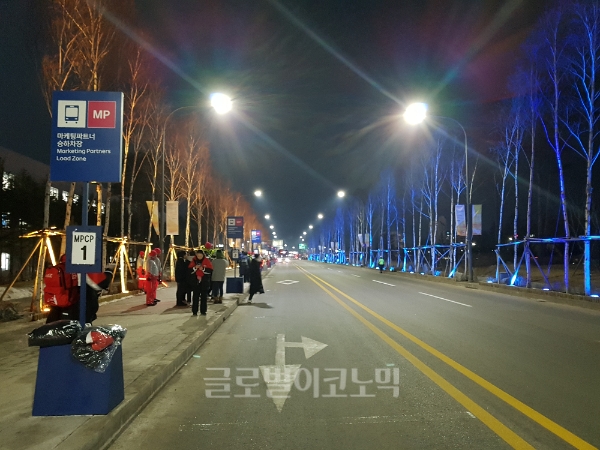 평창동계올림픽 개막식 시작 직후 한산한 거리. /사진=특별취재팀