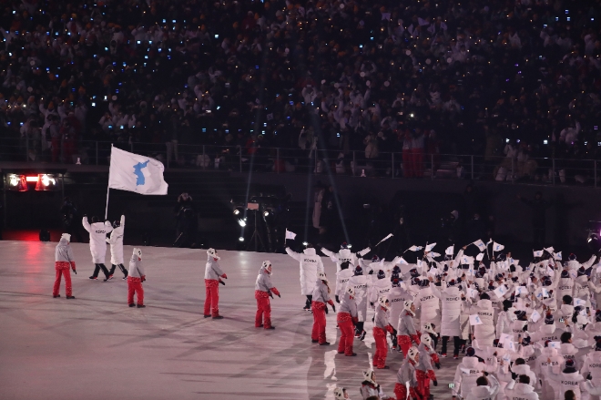 2018 평창 동계올림픽 개막식이 열린 9일 오후 강원도 평창 올림픽스타디움에서 코리아 선수단이 입장하고 있다. 사진=뉴시스