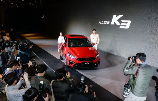 기아자동차가 신형 ‘올 뉴 K3’를 공개했다. 