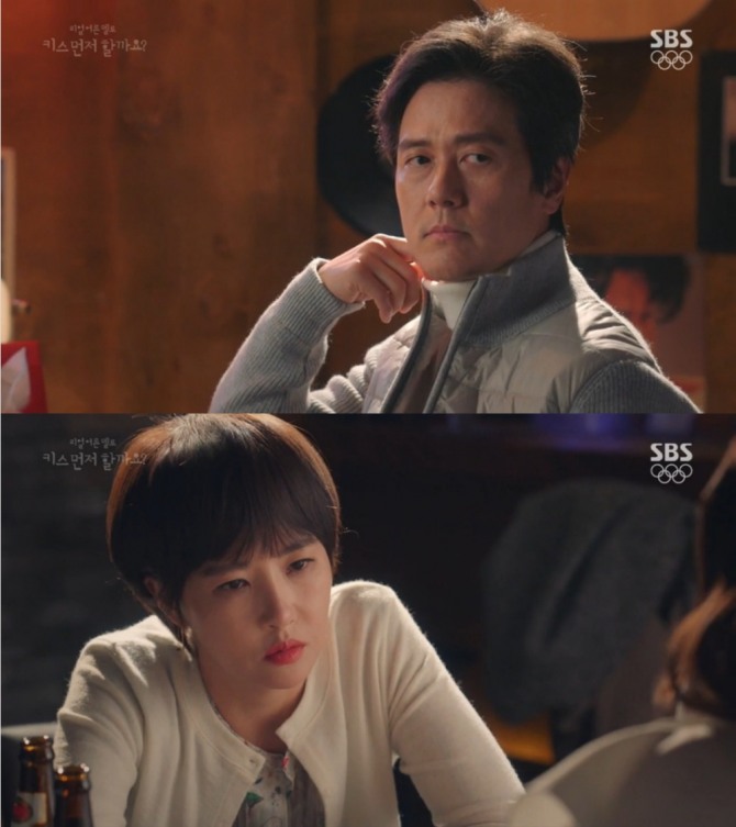 SBS 새 월화드라마 '키스 먼저 할까요'에서 감우성과 김선아의 연기가 화제몰이를 하면서 재방송에 시청자들의 이목이 집중 되고 있다. 사진=SBS 방송 캡처