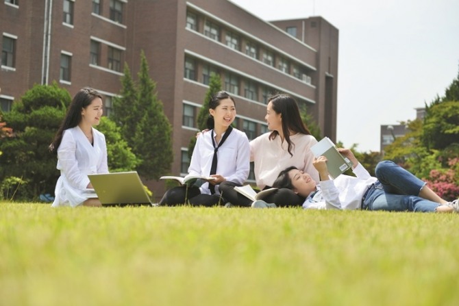 광주여자대학교는 초등특수교사, 중등특수교사, 미용교사, 전문상담교사 등 교원 임용시험 잇따른 합격자 배출로 예비 교원 양성 명문대학으로서 그 위상을 확고히 하고 있다. /광주여자대학교=제공