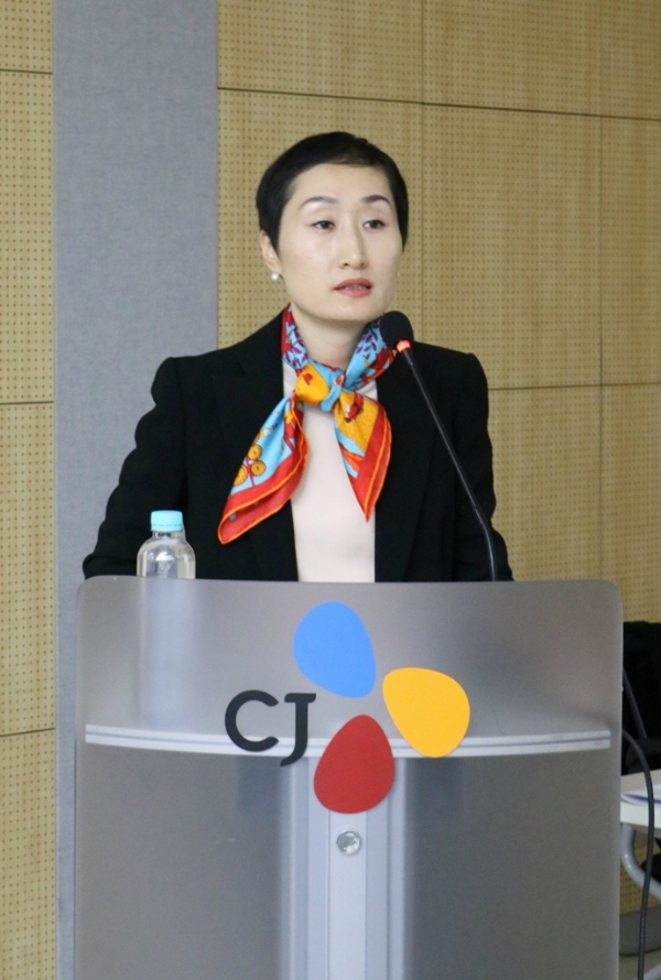 최자은 CJ제일제당 냉동마케팅담당 상무가 21일 CJ제일제당 인천냉동식품공장에서 진행된 기자간담회에서 비비고 만두 글로벌 성장 계획을 밝히고 있다. 사진=CJ제일제당 제공