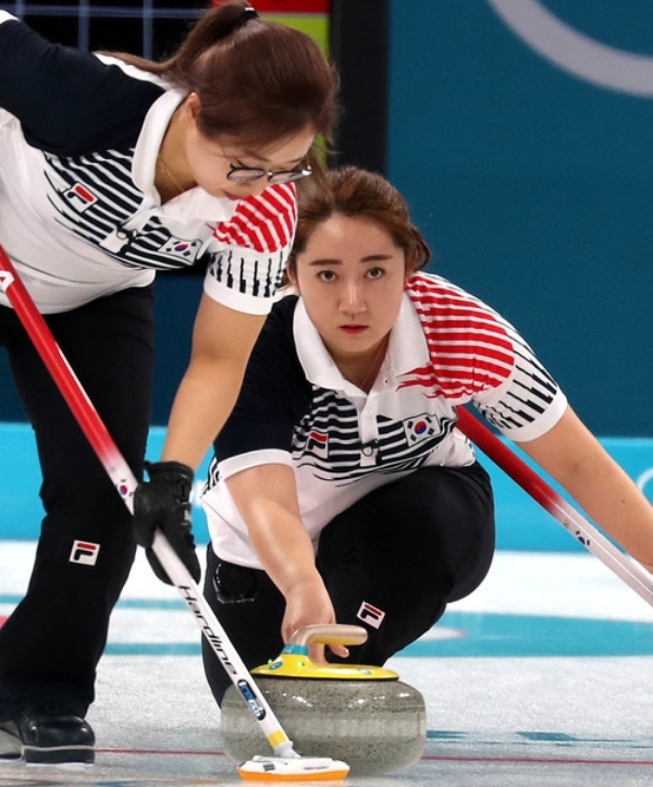 한국 여자 컬링 대표팀이 2018 평창동계올림픽 여자 결승전에서 은메달을 획득했다. 사진=뉴시스