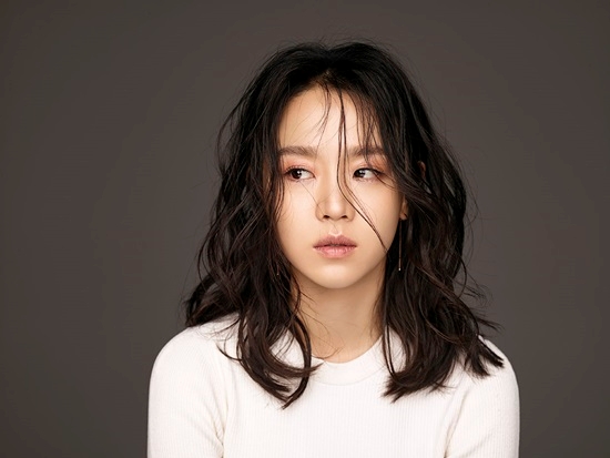 배우 신혜선이 '사의찬미' 여주인공을 맡아 이종석과 호흡을 맞춘다. 사진=YNK엔터테인먼트