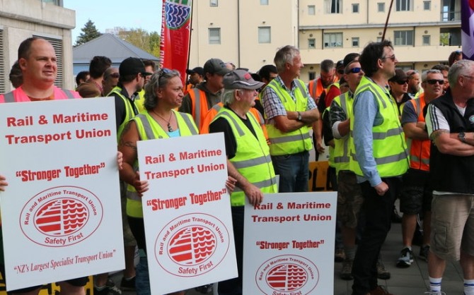 뉴질랜드 리틀턴(Lyttelton) 항만 노동자들이 임금 인상을 요구하며 파업에 돌입했다. 자료=radionz.co.nz