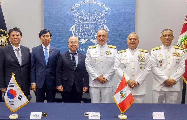 포스코대우는 15일(현지시간) 페루 SIMA 국영 해군조선소와 다목적지원함 2호선 건조사업 계약을 체결했다. 사진=포스코대우. 
