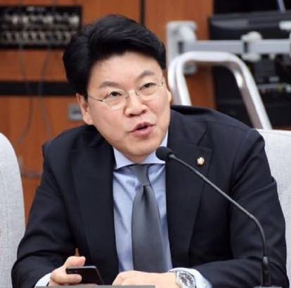 장제원 의원이 양승동 KBS 사장 후보자에 대해 성폭행 은폐 의혹을 제기했다. 사진=장제원 페이스북. 