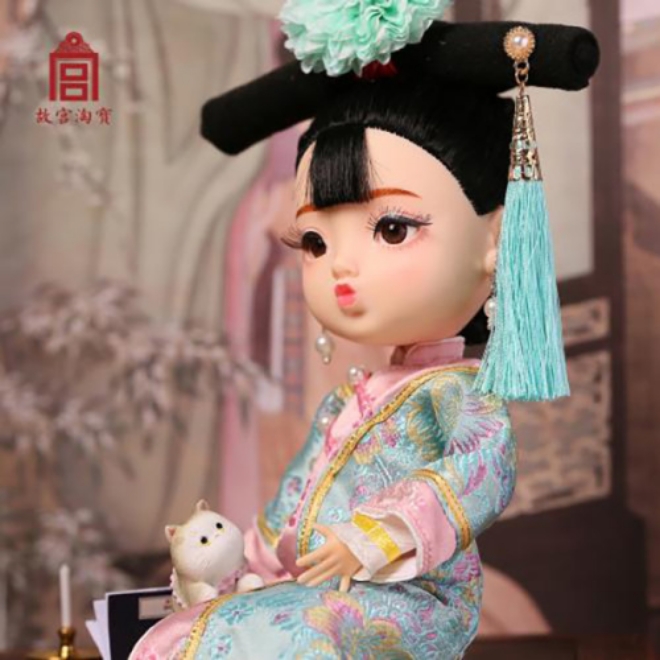 중국 고궁박물관에서 출시해 판매하고 있는 고대 중국 소녀를 모티브로 한 인형이 일본 메이커의 인형과 매우 흡사해 논란이 일고 있다. 자료=고궁박물관