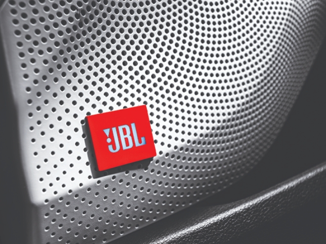 JBL 익스트림 사운드 전용 LED 엠블럼.