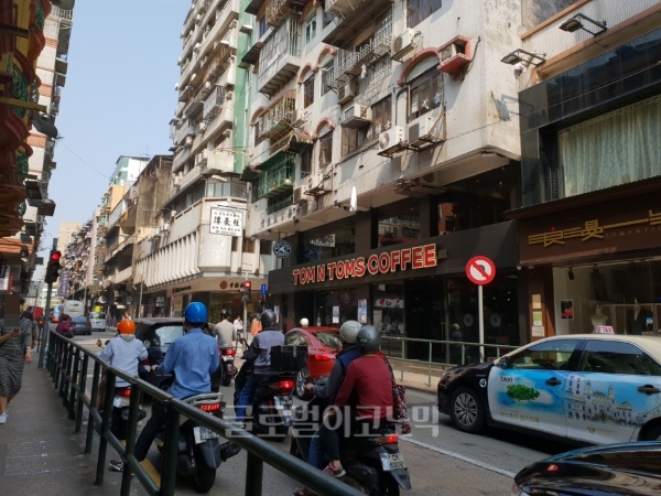 탐앤탐스커피 마카오 홀랜드점 외관.