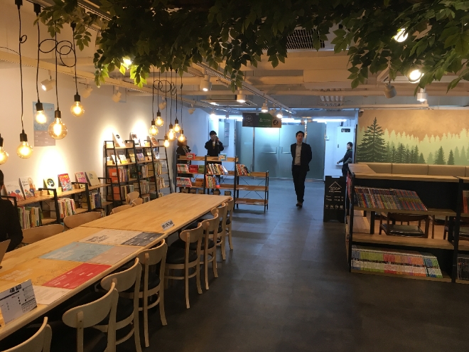 상생스토어 매장 옆에 있는 카페 숲. 홍대나 강남에 있는 카페 못지 않게 세련됐다. 사진=김형수 수습기자