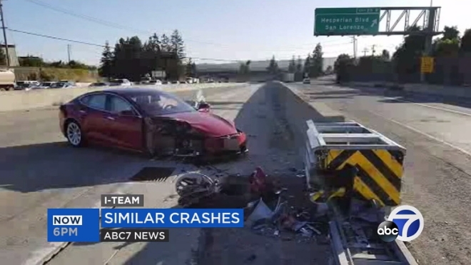 고속도로 중앙 분리대에 충돌해 대파한 테슬라 '모델 S'. 자료=abc