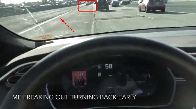 실험에서 주행 중이던 모델 S가 천천히 도로의 좌측으로 다가서더니, 이내 차선을 이탈해 중앙 분리대로 돌진하기 시작했다. 자료=abc