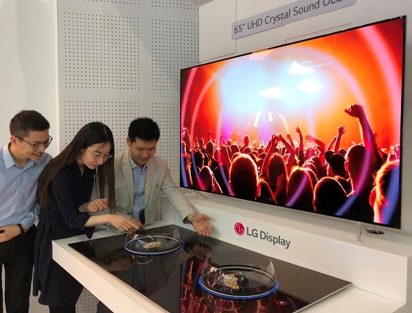 LG디스플레이가 '제 6회 중국정보기술엑스포(CITE) 2018'에서 CSO와 8K OLED 등 다양한 제품을 선보이고 있다. 사진=LG디스플레이.