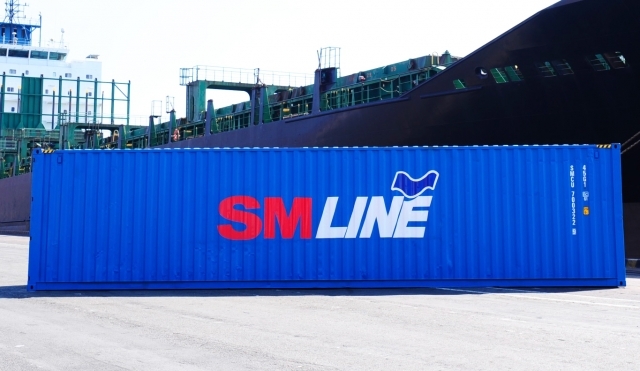 SM상선이 부산시·부산지역 수출입 화주 단체와 함께 한국해운산업을 재건하고 화주-선사 간 상생협력을 통한 동반성장을 도모하는 MOU를 체결한다. 사진=SM상선
