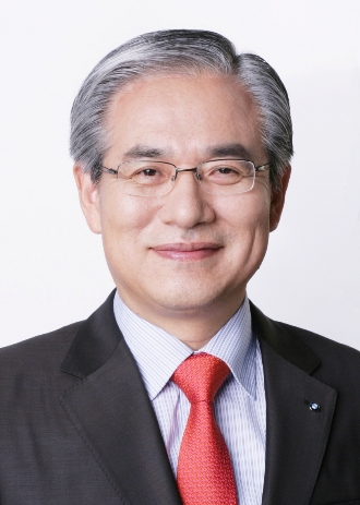 제7대 한독상공회의소 회장에 선출된 김효준 BMW코리아 회장.