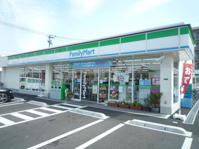 일본 최대 종합상사인 이토추상사가 약 1200억엔을 투자해 패밀리마트를 자회사화 한다고 발표했다.