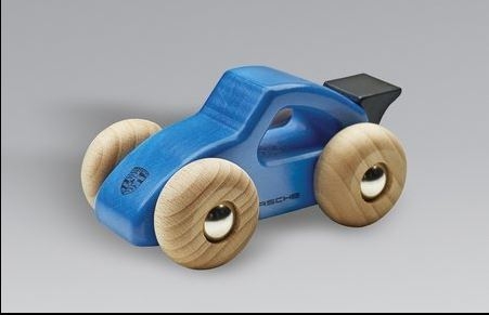 포르쉐 재팬의 어린이 나무 장난감 차 '마이 퍼스트 포르쉐'.