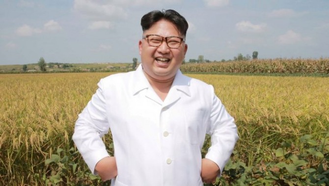 북한 김정은 위원장은 장거리 여행 시 반드시 전용 화장실을 가지고 이동하는 것으로 유명하다. 자료=조선중앙통신(KCNA)