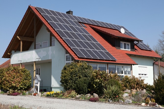 캘리포니아 주가 2020년부터 신축 주택에 태양광 패널의 설치를 의무화하기로 결정했다. 자료=글로벌이코노믹