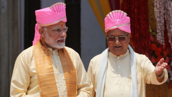 인도 나렌디아 모디 총리와 네팔 올리 총리가 지난 11일(현지 기간) 네팔 힌두교 사원 'Janaki Temple'을 방문했다. 자료=PTI통신