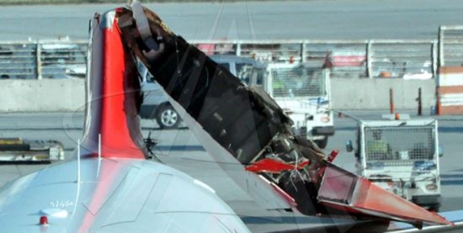 아시아나 항공기가 13일(현지시간) 터키 이스탄불 국제공항 활주로에서 이동 중 터키항공 A321기 꼬리 부분을 들이받는 사고가 발생했다. 사진=뉴시스 