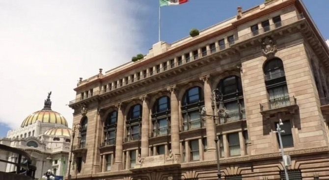 멕시코 시중은행 5곳이 최근 해킹되어 거액의 현금이 인출된 것으로 알려졌다.