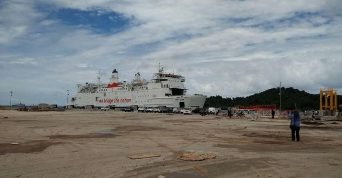 인도네시아 정부는 자바 서쪽 반텐에 있는 6개 항만 중에서 1개를 선택해 수출입화물 컨테이너를 취급하는 항만으로 정비하는 계획을 발표했다.