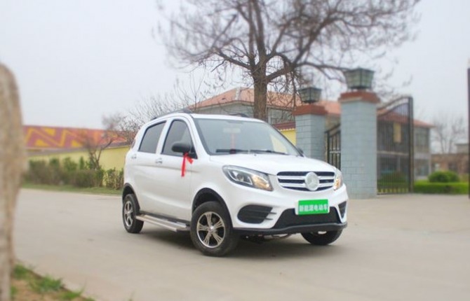 중국의 한 자동차 회사가 벤츠 디자인을 도용한 전기차를 판매하고 있다. 